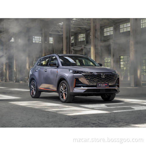 Бензиновый автомобиль Changan CS55Plus 2023 Второе поколение 1,5T Автоматическое освещение версии Год Compact SUV 188HP